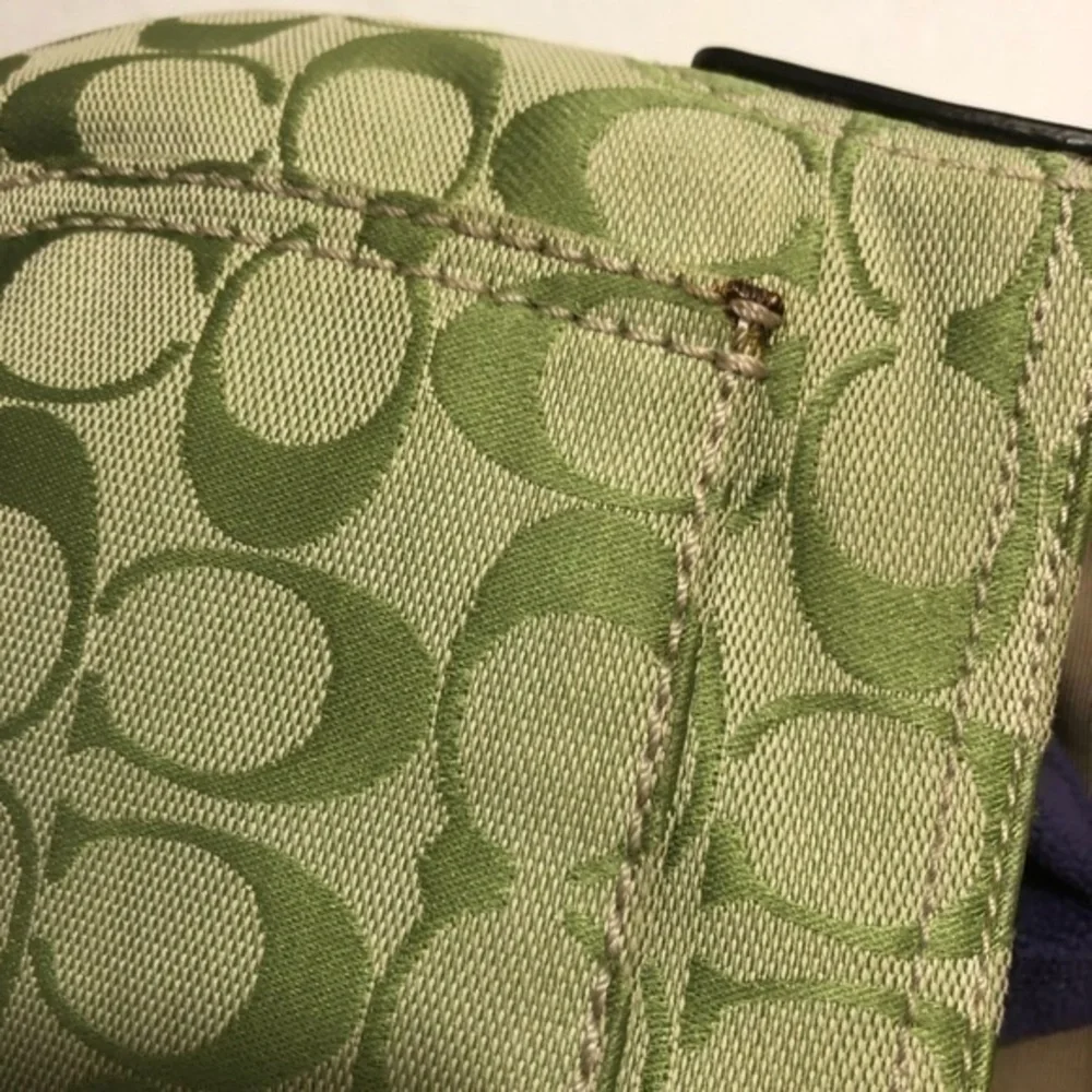 Coach RARE signature y2k green white leather soho bag f15668